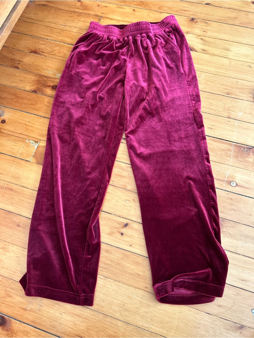 ☀️3/$25 Ododos red velour wide leg pants large